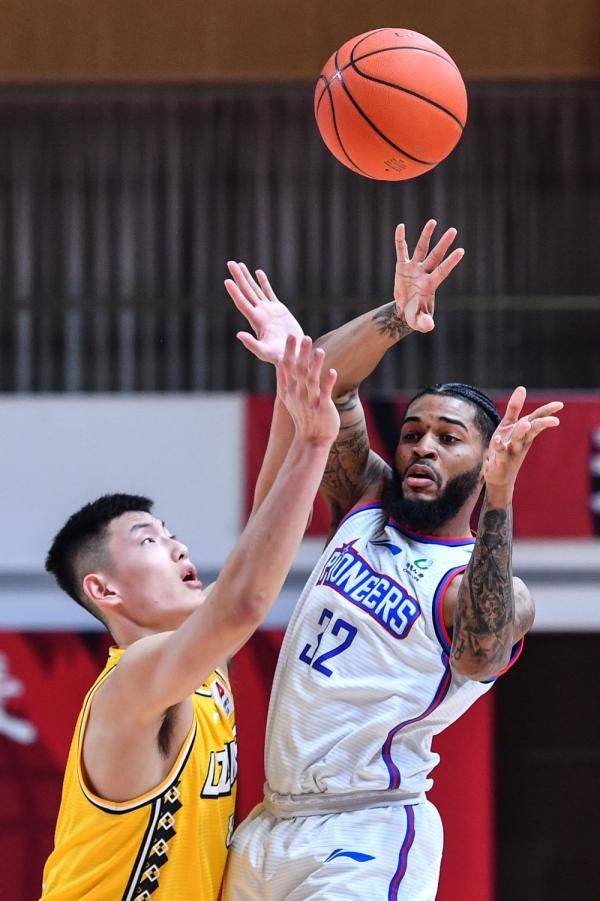 字母哥利拉德缺席雄鹿生死战